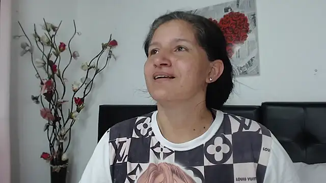 Snapshot of Angelinna_Milf chatting on 27, 12, 2024 Angelinna Milf online show from 27, 12, 2024