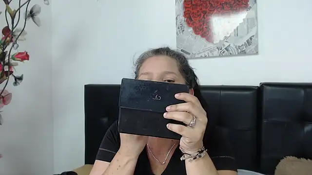 Snapshot of Angelinna_Milf chatting on 11, 1, 2025 Angelinna Milf online show from 11, 1, 2025