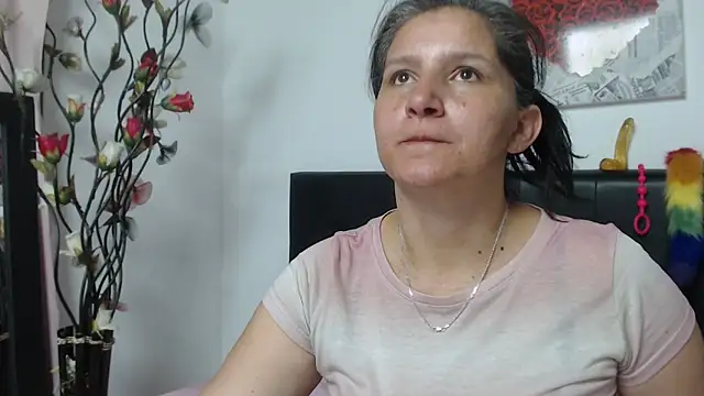 Snapshot of Angelinna_Milf chatting on 14, 1, 2025 Angelinna Milf online show from 14, 1, 2025