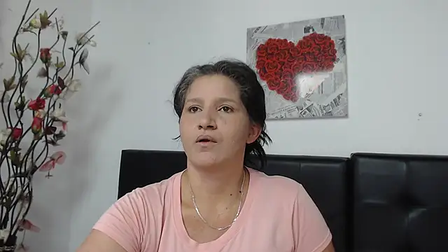 Snapshot of Angelinna_Milf chatting on 16, 1, 2025 Angelinna Milf online show from 16, 1, 2025