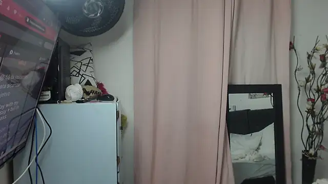 Snapshot of Angelinna_Milf chatting on 17, 1, 2025 Angelinna Milf online show from 17, 1, 2025