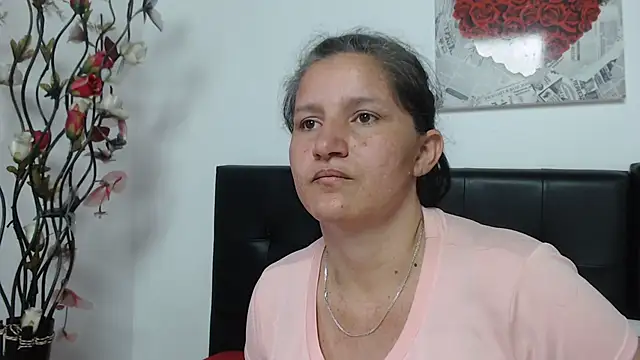 Snapshot of Angelinna_Milf chatting on 17, 1, 2025 Angelinna Milf online show from 17, 1, 2025