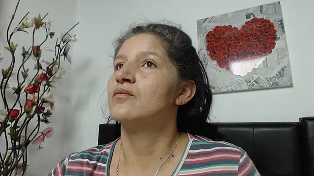 Snapshot of Angelinna_Milf chatting on 19, 1, 2025 Angelinna Milf online show from 19, 1, 2025