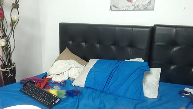 Snapshot of Angelinna_Milf chatting on 25, 1, 2025 Angelinna Milf online show from 25, 1, 2025