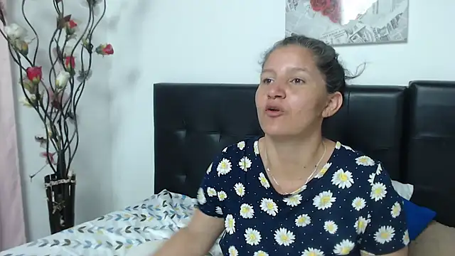 Snapshot of Angelinna_Milf chatting on 28, 1, 2025 Angelinna Milf online show from 28, 1, 2025