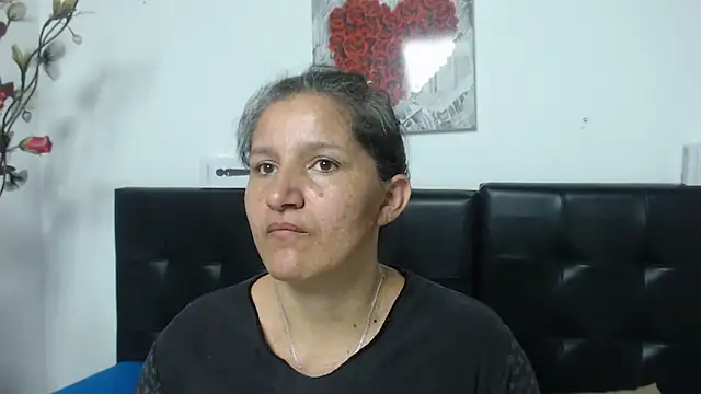 Snapshot of Angelinna_Milf chatting on 1, 2, 2025 Angelinna Milf online show from 1, 2, 2025