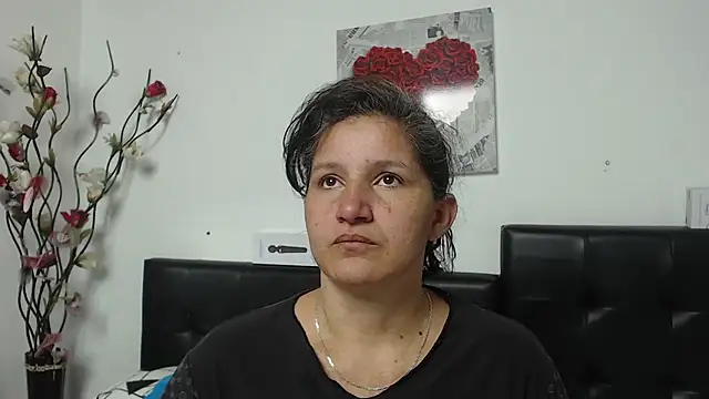 Snapshot of Angelinna_Milf chatting on 18, 2, 2025 Angelinna Milf online show from 18, 2, 2025