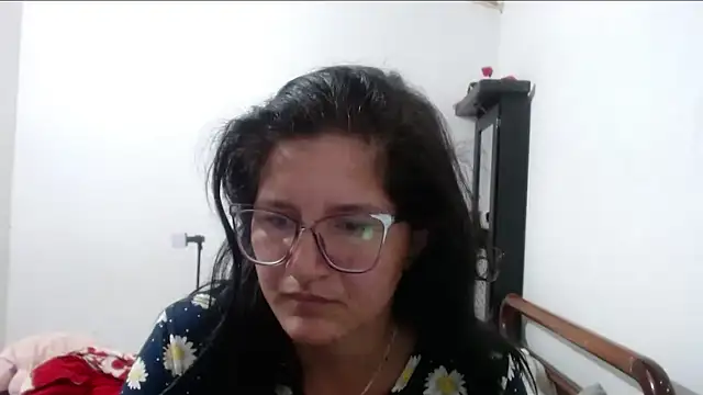 Snapshot of Angelinna_Milf chatting on 18, 9, 2025 Angelinna Milf online show from 18, 9, 2025