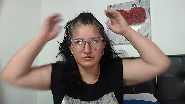 Snapshot of Angelinna_Milf chatting on 20, 10, 2025 Angelinna Milf online show from 20, 10, 2025