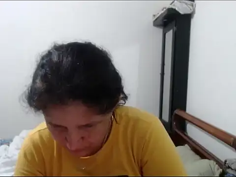 Snapshot of Angelinna_Milf chatting on 23, 10, 2025 Angelinna Milf online show from 23, 10, 2025