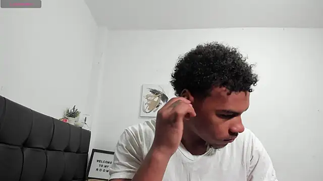 Snapshot of RoddyRich11 chatting on 19, 12, 2025 RoddyRich11 online show from 19, 12, 2025