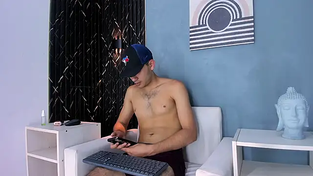 Liam crox online show from 30, 12, 2024