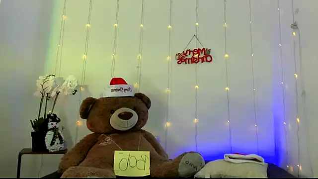 Snapshot of kendal_scott1 chatting on 12, 12, 2024 kendal scott1 online show from 12, 12, 2024