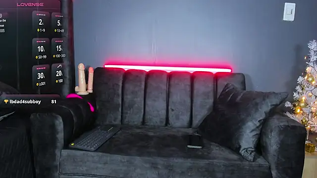 Snapshot of khriss_brown chatting on 13, 12, 2024 khriss brown online show from 13, 12, 2024