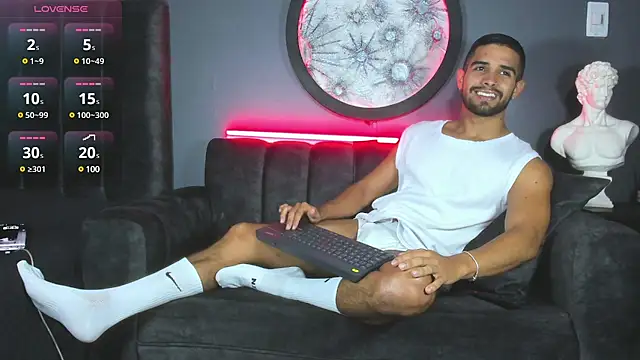 Snapshot of khriss_brown chatting on 3, 2, 2025 khriss brown online show from 3, 2, 2025