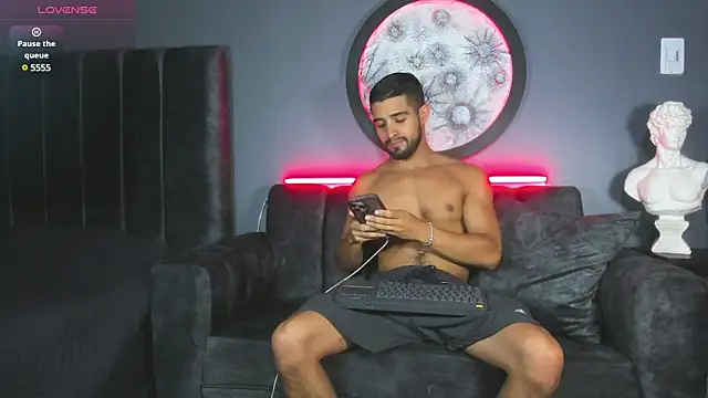 Snapshot of khriss_brown chatting on 6, 2, 2025 khriss brown online show from 6, 2, 2025