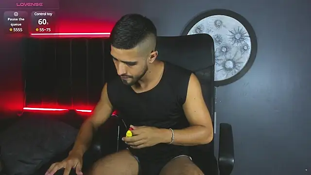 Snapshot of khriss_brown chatting on 7, 3, 2025 khriss brown online show from 7, 3, 2025