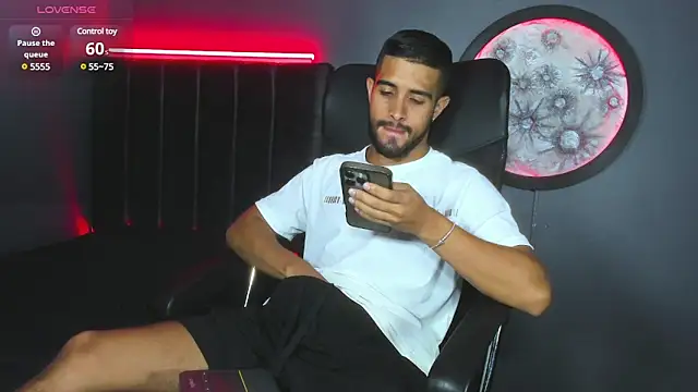 Snapshot of khriss_brown chatting on 14, 3, 2025 khriss brown online show from 14, 3, 2025