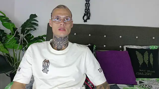 Snapshot of fucking_sinner chatting on 28, 11, 2025 fucking sinner online show from 28, 11, 2025