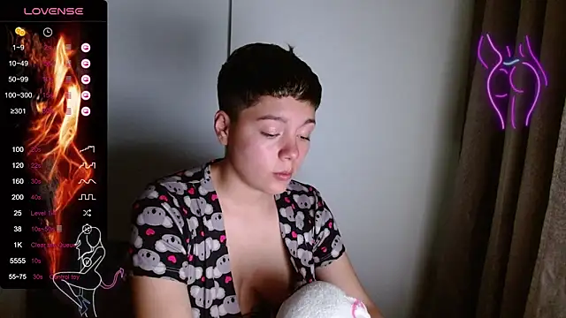 TRIXIE TANG28 online show from 18, 2, 2025