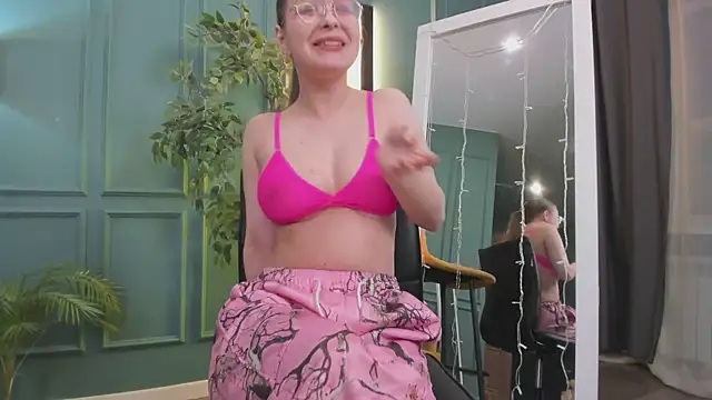 Snapshot of CassieCool chatting on 30, 12, 2024 CassieCool online show from 30, 12, 2024