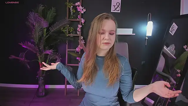 Snapshot of CassieCool chatting on 11, 3, 2025 CassieCool online show from 11, 3, 2025