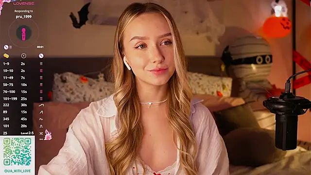 HollisBeckett online show from 27, 10, 2025