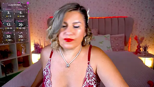 KiraRoxx online show from 6, 7, 2026