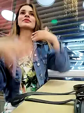 Snapshot of cuteluci_ chatting on 28, 12, 2024 cuteluci  online show from 28, 12, 2024