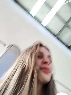 Snapshot of cuteluci_ chatting on 30, 12, 2024 cuteluci  online show from 30, 12, 2024