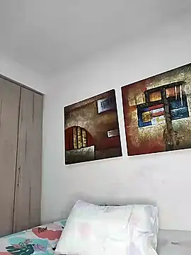 Snapshot of cuteluci_ chatting on 1, 1, 2025 cuteluci  online show from 1, 1, 2025