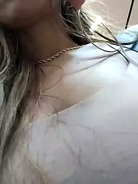 Snapshot of cuteluci_ chatting on 1, 1, 2025 cuteluci  online show from 1, 1, 2025