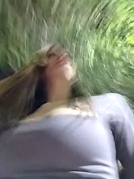 Snapshot of cuteluci_ chatting on 4, 1, 2025 cuteluci  online show from 4, 1, 2025