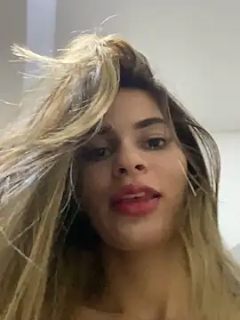 Snapshot of cuteluci_ chatting on 4, 1, 2025 cuteluci  online show from 4, 1, 2025