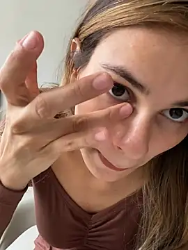 Snapshot of cuteluci_ chatting on 5, 1, 2025 cuteluci  online show from 5, 1, 2025