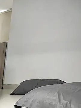 Snapshot of cuteluci_ chatting on 8, 1, 2025 cuteluci  online show from 8, 1, 2025