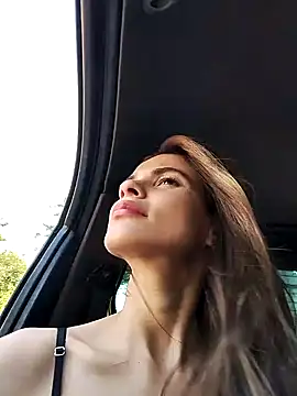 Snapshot of cuteluci_ chatting on 11, 1, 2025 cuteluci  online show from 11, 1, 2025