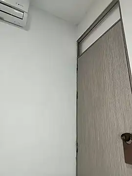 Snapshot of cuteluci_ chatting on 12, 1, 2025 cuteluci  online show from 12, 1, 2025