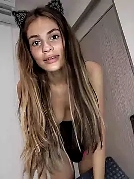 Snapshot of cuteluci_ chatting on 13, 1, 2025 cuteluci  online show from 13, 1, 2025