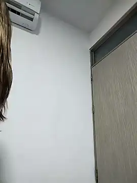 Snapshot of cuteluci_ chatting on 19, 1, 2025 cuteluci  online show from 19, 1, 2025