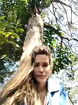 Snapshot of cuteluci_ chatting on 2, 2, 2025 cuteluci  online show from 2, 2, 2025