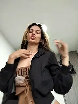 Snapshot of cuteluci_ chatting on 17, 2, 2025 cuteluci  online show from 17, 2, 2025