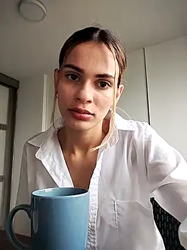 Snapshot of cuteluci_ chatting on 25, 2, 2025 cuteluci  online show from 25, 2, 2025