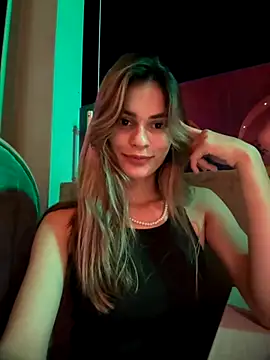 Snapshot of cuteluci_ chatting on 29, 9, 2025 cuteluci  online show from 29, 9, 2025