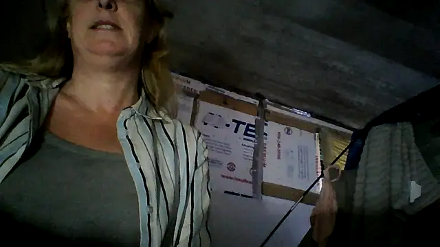 Emilylyn2501 online show from 22, 12, 2024