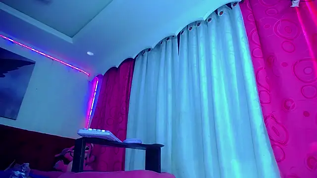 NahomiCamper online show from 24, 9, 2025