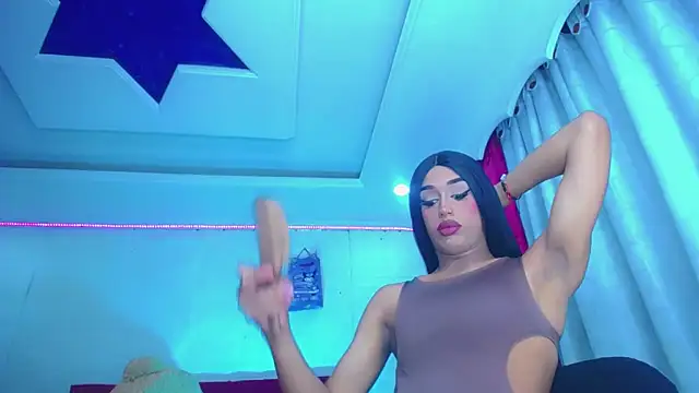NahomiCamper online show from 30, 4, 2026