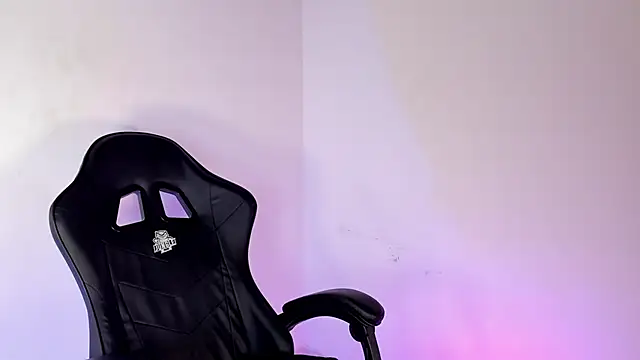 Snapshot of emma_980 chatting on 8, 3, 2025 emma 980 online show from 8, 3, 2025