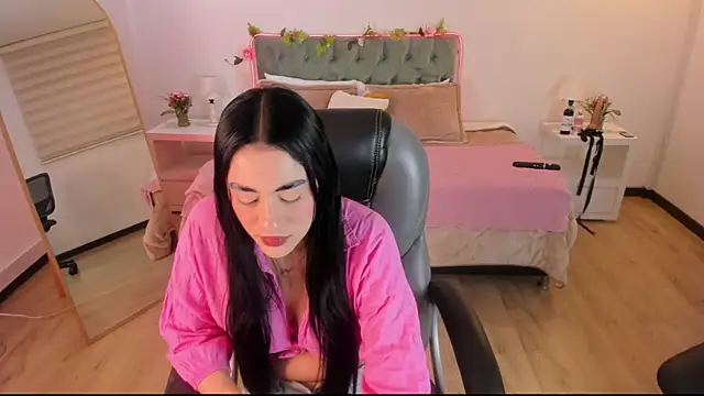 Snapshot of Icysweetcam chatting on 24, 7, 2026 Icysweetcam online show from 24, 7, 2026