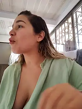 Snapshot of LaurenWelly_ chatting on 6, 3, 2025 LaurenWelly  online show from 6, 3, 2025